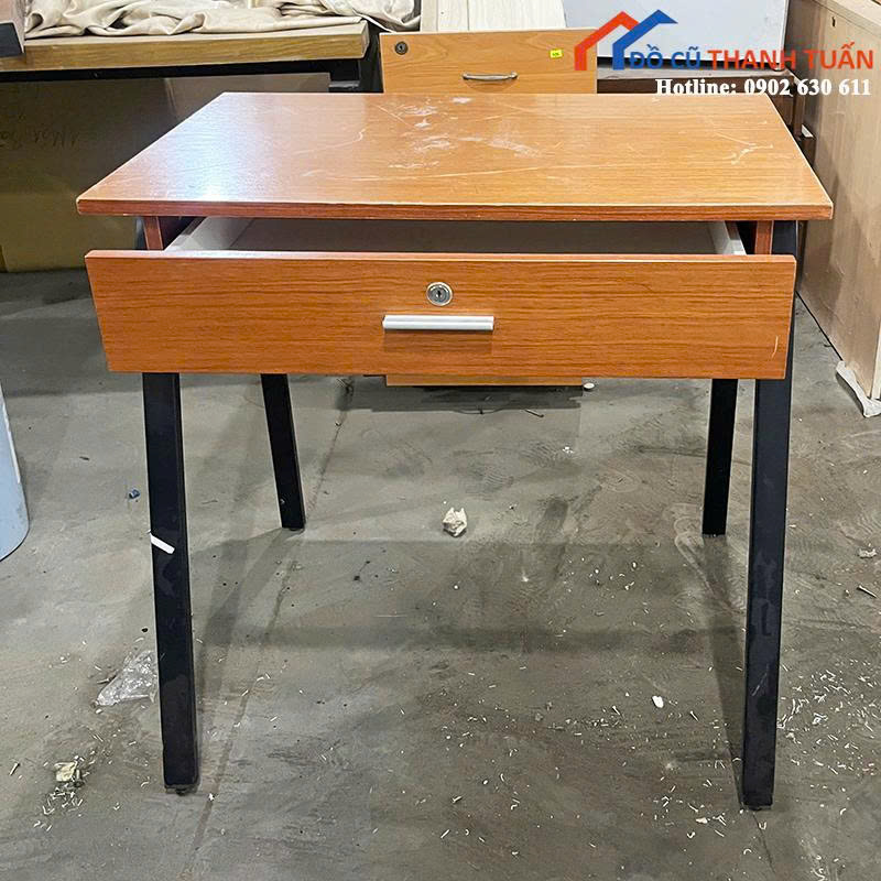 z6882818691007_a74ca7248c3cc008b7eee7315182b831 Bàn Làm Việc Gỗ Cũ 75CMx50CM Có Hộc Kéo Tiện Dụng
