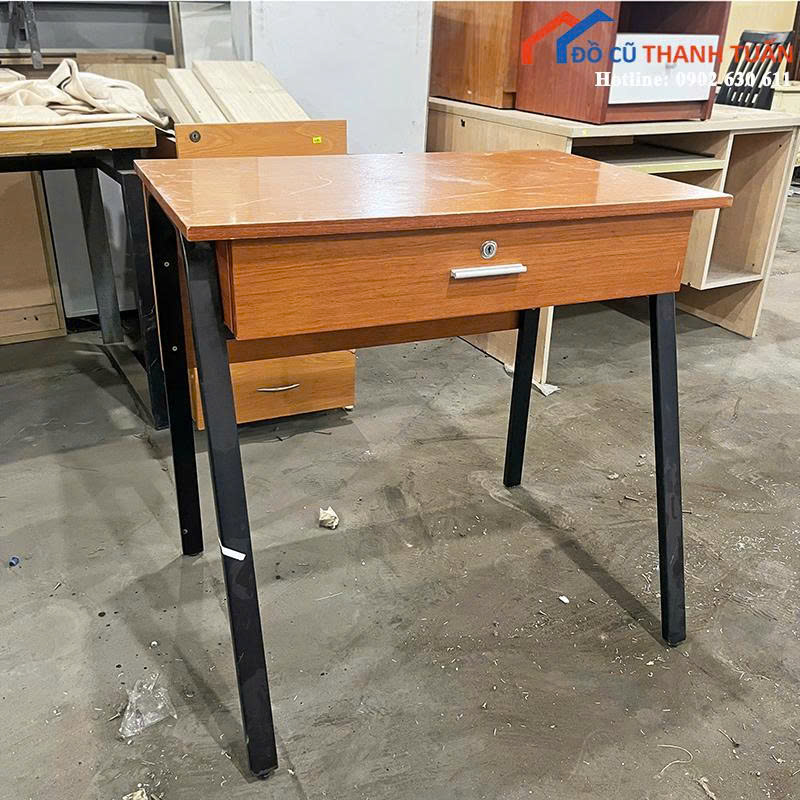 z6882818927588_434c0116228e44837bc25719e8e2b613 Bàn Làm Việc Gỗ Cũ 75CMx50CM Có Hộc Kéo Tiện Dụng