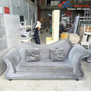 Sofa Cũ Lưng Cao Uốn Lượn Phong Cách Cổ Điển