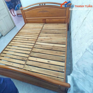 Giường Cũ Có Tựa Lưng Chạm Hoa Văn Sang Trọng