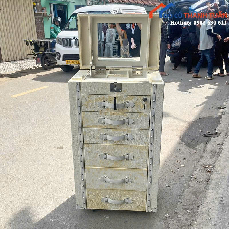 z6899462837911_9ef4287c7d4dea4693da51aae1a25227 Tủ Đựng Đồ Trang Sức Cũ Bọc Da Màu Kem Cao Cấp