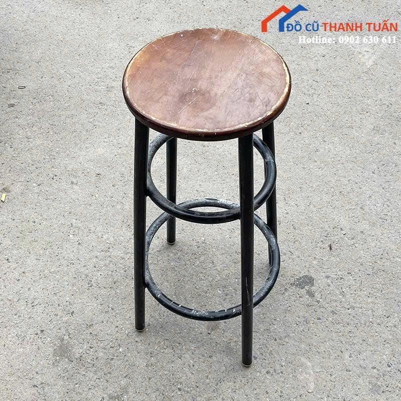 z6902983129750_256c01216a1a1dffa0528a6d6adbeed2 Ghế Cafe Cũ Mặt Gỗ Tròn Hiện Đại (Nhiều Mẫu)