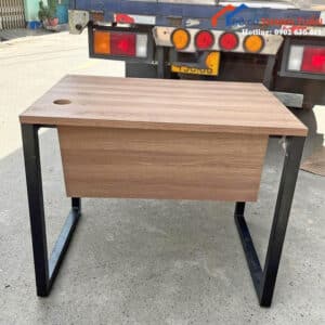 Bàn Làm Việc Cũ Có Yếm Che Trước Hiện Đại