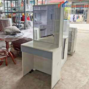 Bàn Trang Điểm Cũ Có Gương Soi Thiết Kế Đơn Giản