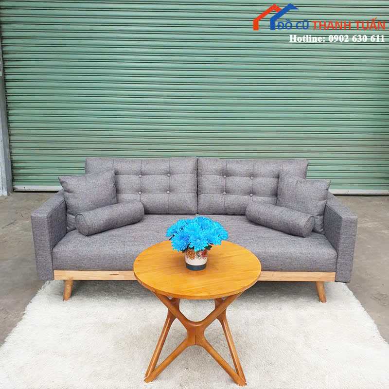 z6942657650005_eeb759c3979eb04cefc92fd133d63c2a Sofa Chân Gỗ Cao Bọc Đệm Êm Ái Mới 99% (Nhiều Màu)