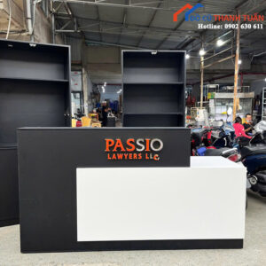 Quầy Lễ Tân Gỗ Cũ 2M2x1M1 Phối Màu Hiện Đại