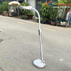 Đèn Dáng Đứng Cũ Chân Trụ Màu Trắng