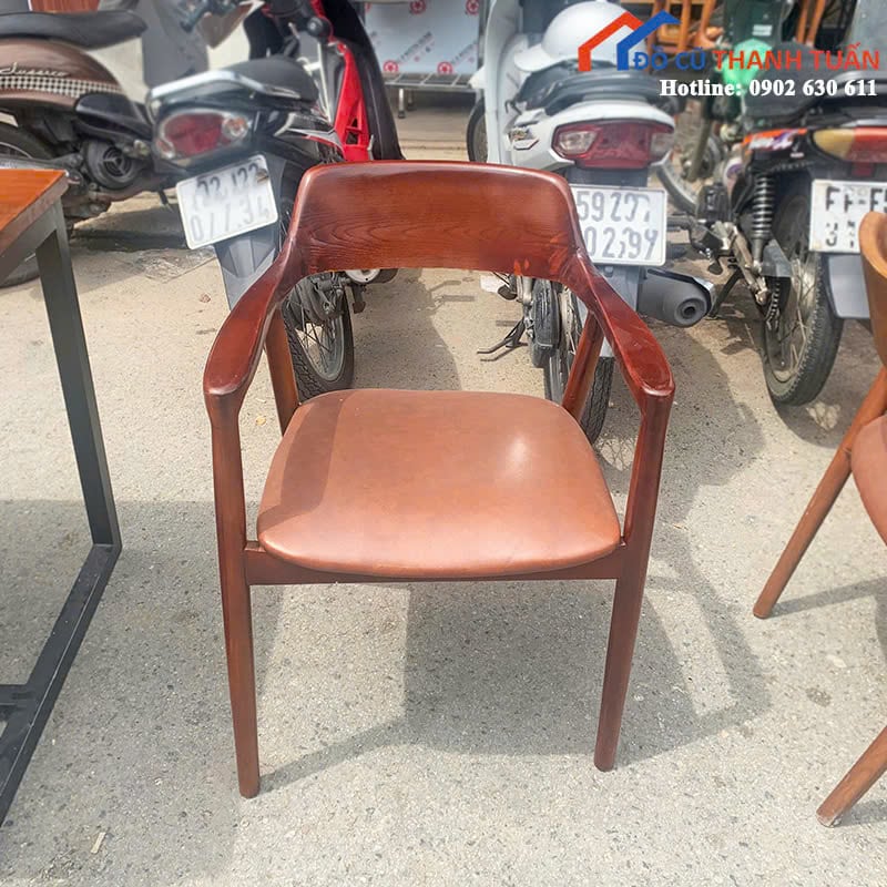 z7012650741893_a7a543b70c1dd3ea60256ccb9afaf201 Bộ Bàn Ghế Cafe Gỗ Cũ Lưng Tựa Bo Cong (Nhiều Mẫu)