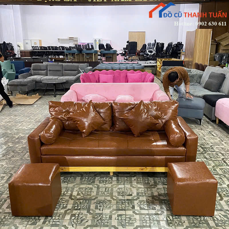 z7246607826873_c3f29dd8ef7ff736ef9c19524ed56b68 Sofa Chân Gỗ Cao Bọc Đệm Êm Ái Mới 99% (Nhiều Màu)