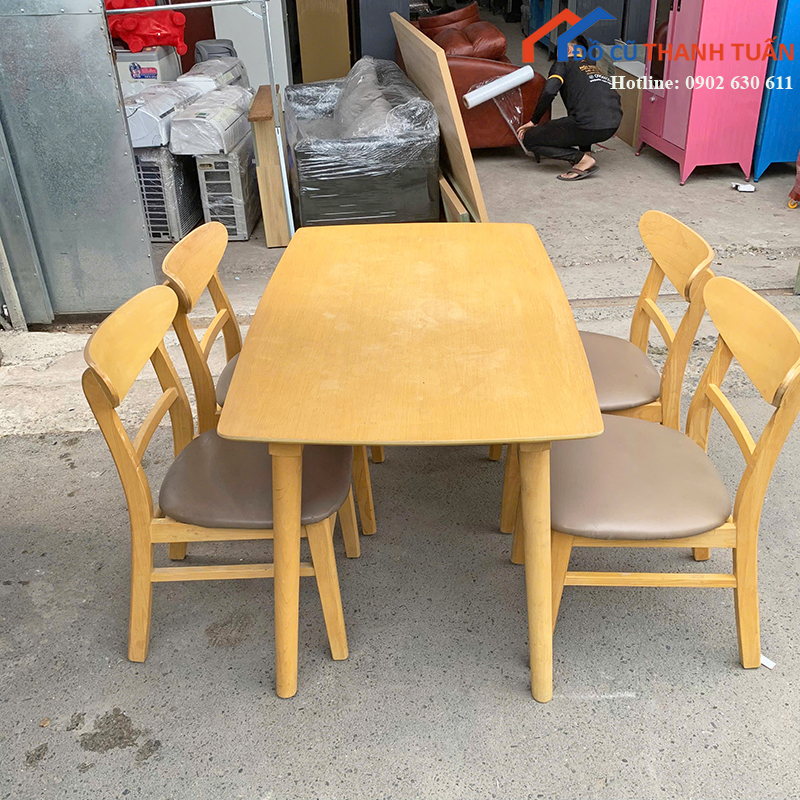 bo-ban-an-4-ghe-go-cu-mau-nau-sang-trong-1 Bộ Bàn Ăn 4 Ghế Gỗ Cũ Màu Nâu Sang Trọng