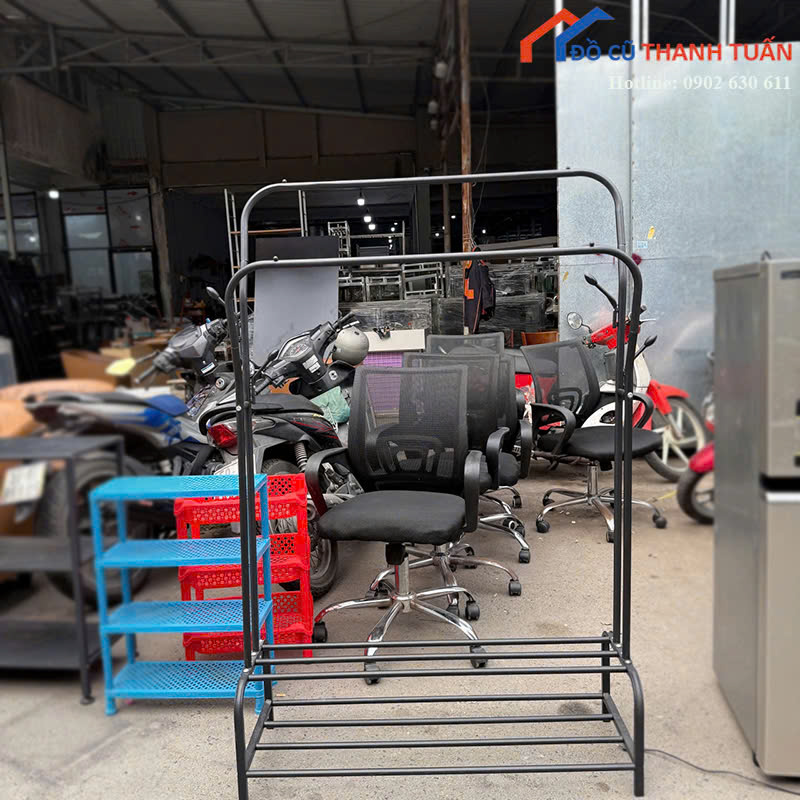 ke-100-2 Giá Treo Quần Áo Cũ Thiết Kế Dáng Cong Hiện Đại