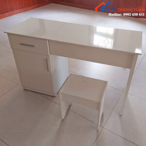 Bàn Làm Việc Cũ Màu Trắng Kèm Ghế Sang Trọng