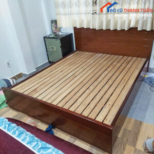 Giường Gỗ Cũ 1M6x2M Màu Nâu Đỏ Sang Trọng