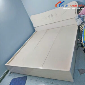 Giường Ngủ Cũ 1M8x2M Màu Trắng Thiết Kế Đơn Giản