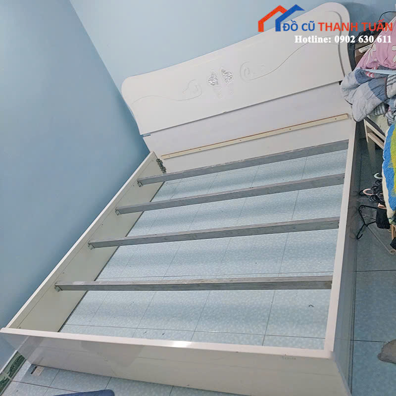 z6978916203461_1be31d31ccfcbec2bc64540c7e1357a3 Giường Ngủ Cũ 1M8x2M Màu Trắng Thiết Kế Đơn Giản