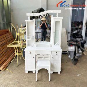 Bàn Trang Điểm Cũ Màu Trắng Thiết Kế Uốn Lượn