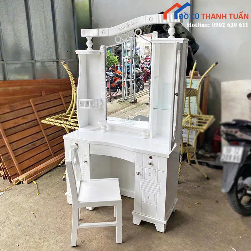 z6996486244832_35627891871ad5cad704eccf7c940f47 Bàn Trang Điểm Cũ Màu Trắng Thiết Kế Uốn Lượn