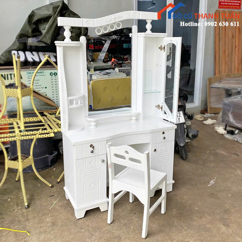 z6996486266181_20293947447b694d7c81f37189801a57 Bàn Trang Điểm Cũ Màu Trắng Thiết Kế Uốn Lượn