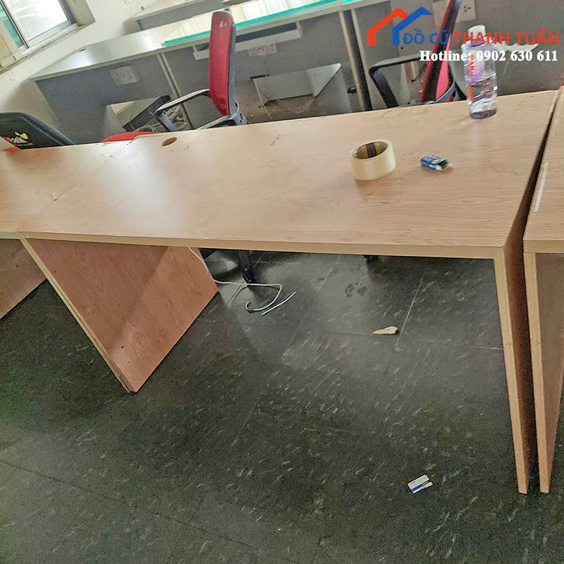 z7004369869886_019b6688825166c524cacd922bfd415d Bàn Làm Việc Cũ Có Lỗ Đi Dây Tiện Lợi (Nhiều Mẫu)