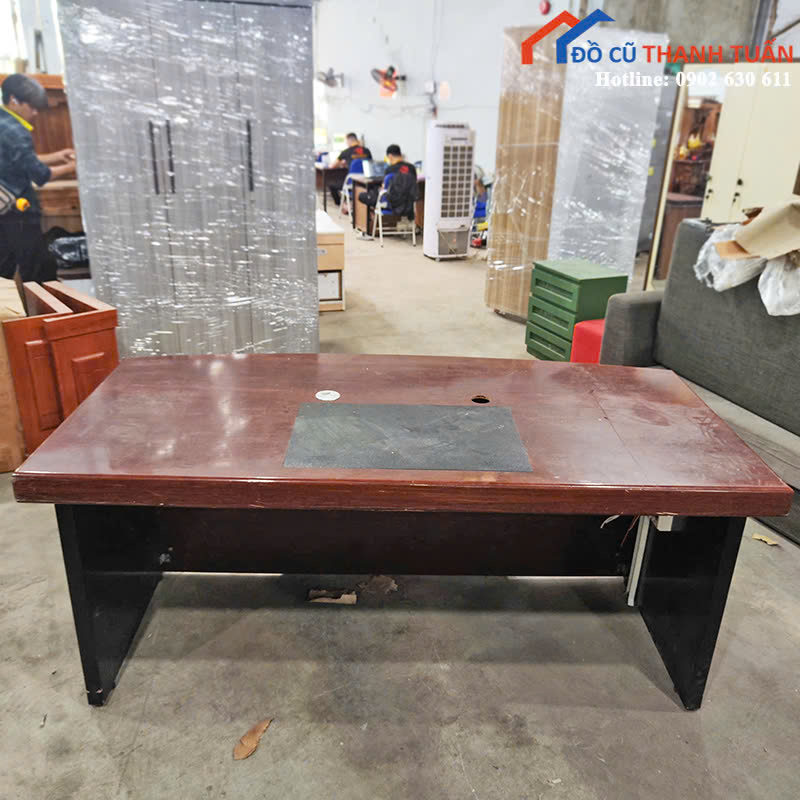 z7007880749423_de47cbf199898b5f80723edd748a64de Bàn Giám Đốc Cũ Màu Nâu Sang Trọng (Nhiều Mẫu)