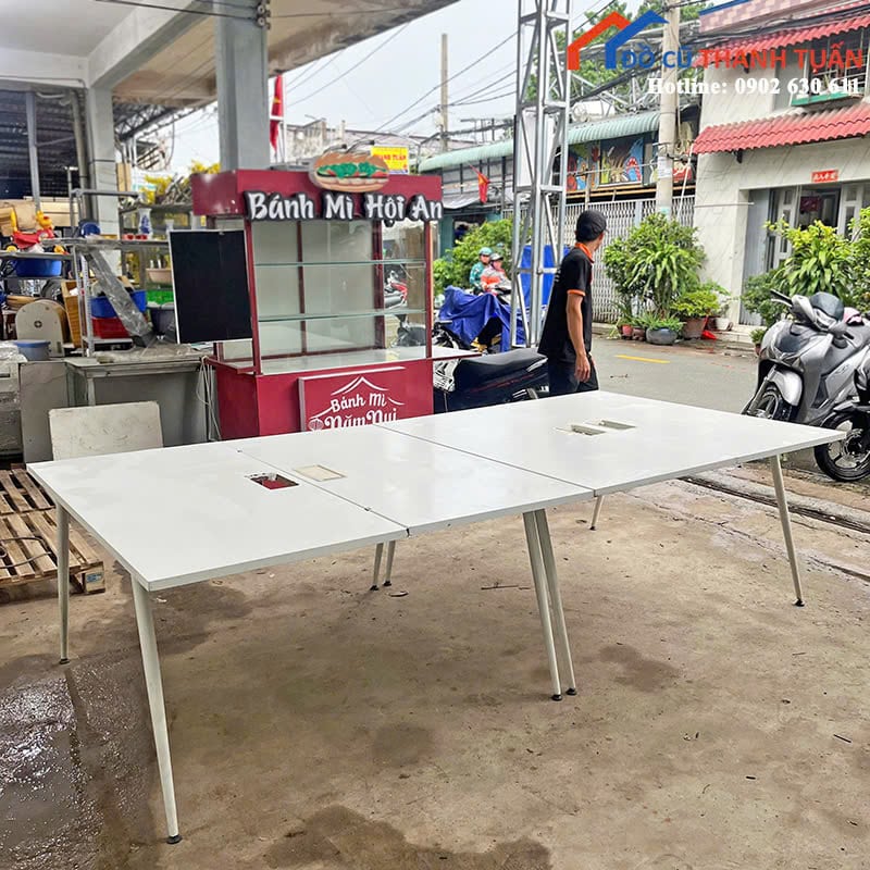 z7012646789694_671f770b88b153ae0146e9f6ede972e1 Bàn Họp Cũ 1M4x2M8 Màu Trắng Có Lỗ Đi Dây