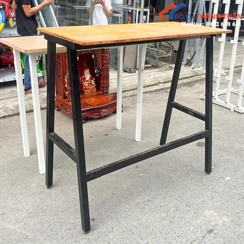 z7013870925835_a3ac50bb2cd508fdc5c53f86c954b35d Bàn Cafe Cũ Thiết Kế Chân Chữ A Độc Đáo