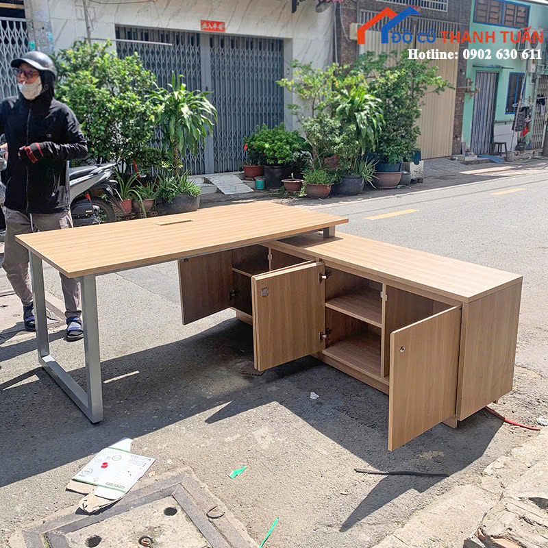 z7014096301053_bdae64877ace29ce3ba5f64e5a45996c Bàn Giám Đốc Cũ Chữ L Màu Sáng Hiện Đại