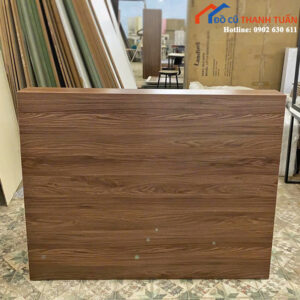 Quầy Lễ Tân Màu Nâu 1M4x1M1 Sang Trọng Mới 99%