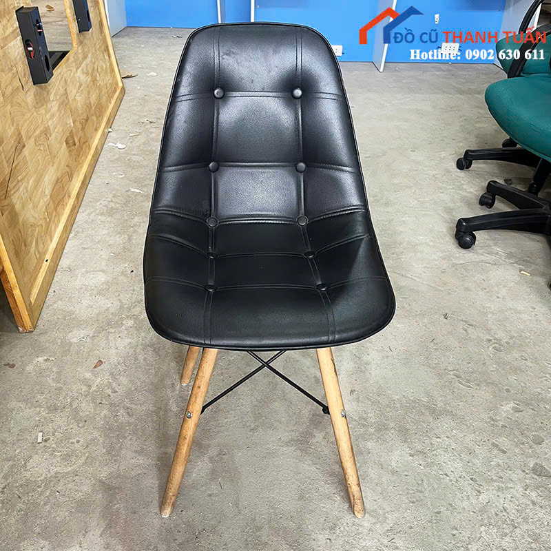 z7024893873085_088cf9e6f9f925272d4a0e7031968ebd Ghế Cafe Cũ Bọc Da Màu Đen Chân Gỗ Hiện Đại