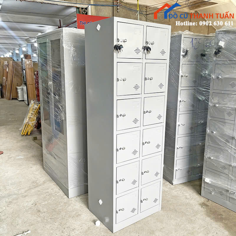 z7027729490517_ef8ce43c28eefaedff53410a6a4dee24 Tủ Locker Sắt Thiết Kế 12 Ngăn Riêng Biệt Mới 99%