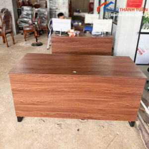 Bàn Làm Việc Màu Nâu Khung Sắt Có Lỗ Đi Dây Mới 99%