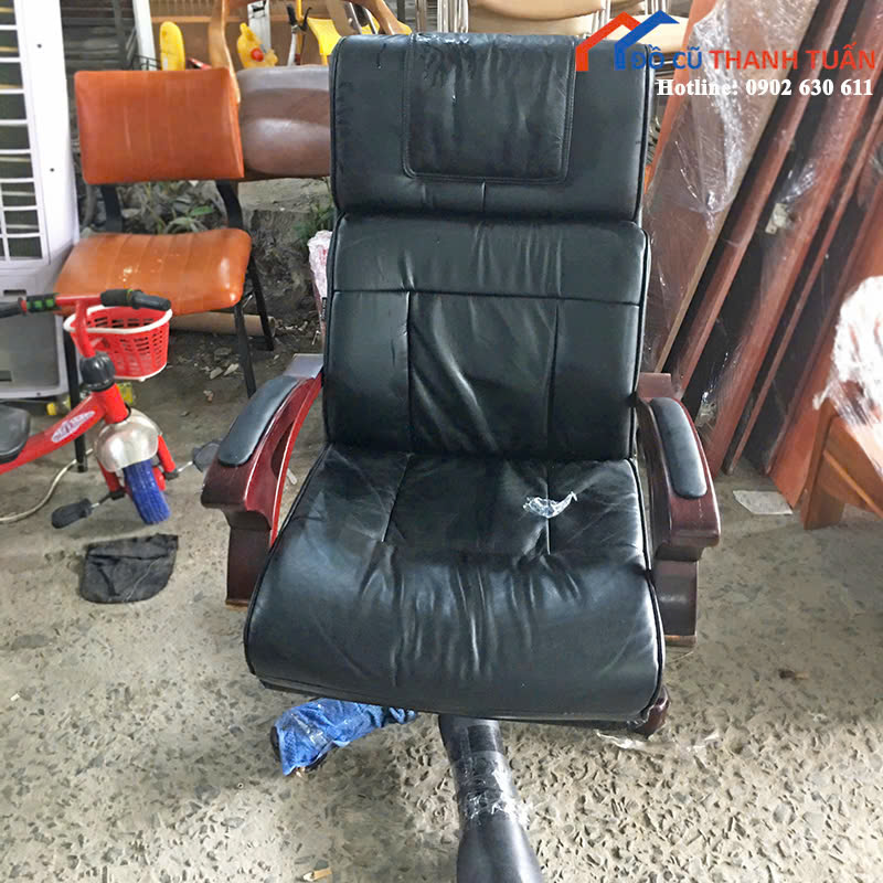 z7040367498852_3c604d1b98cc89b09c4e23371984497a Ghế Giám Đốc Hòa Phát Cũ Bọc Da Đen Tay Vịn Gỗ