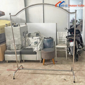 Giá Treo Quần Áo Inox Cũ Thiết Kế Dáng Cong Hiện Đại