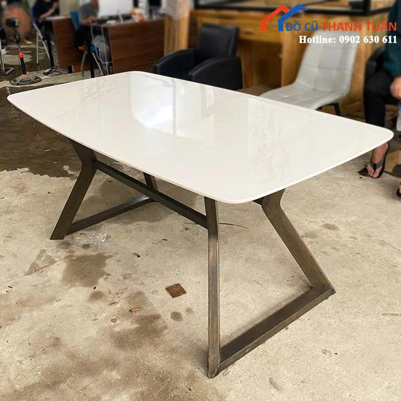 z7061483714971_e18671612d631468e4804e586a509fe0-1 Bộ Bàn Ăn Cũ 4 Ghế Thiết Kế Mặt Giả Đá Hiện Đại