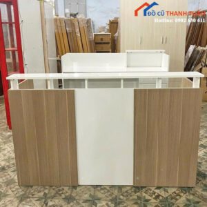 Quầy Lễ Tân 1M6x1M Màu Nâu Phối Trắng Mới 99%