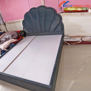 Giường Cũ 1M6x2M Bọc Nỉ Trên Đầu Hình Vỏ Sò Hiện Đại