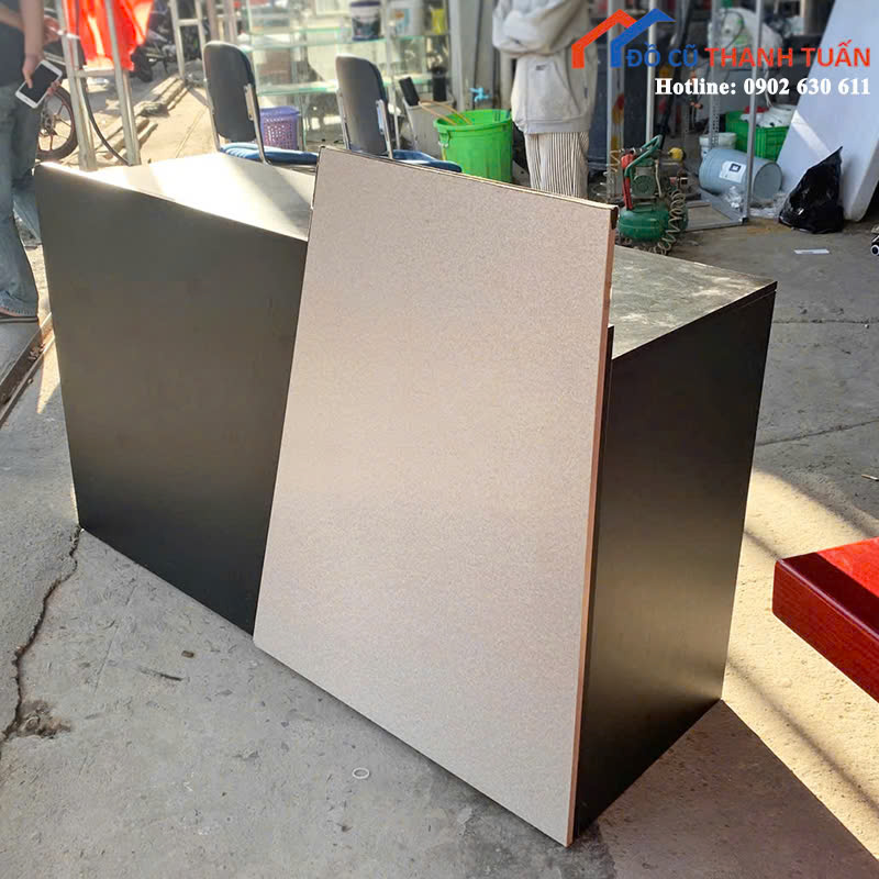 1m4x48-G2tr-3 Quầy Lễ Tân Cũ 1M4x48 Màu Xám Phối Trắng Hiện Đại