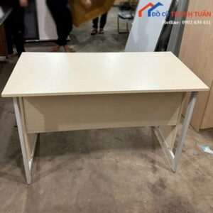 Bàn Làm Việc Cũ Vân Gỗ Sáng Khung Sắt Chắc Chắn