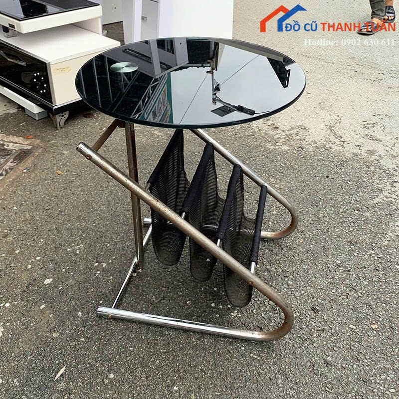 ban-duong-kinh-48-gia-500-2 Bàn Cafe Cũ 48CM Mặt Kính Màu Đen Phối Kệ Để Sách