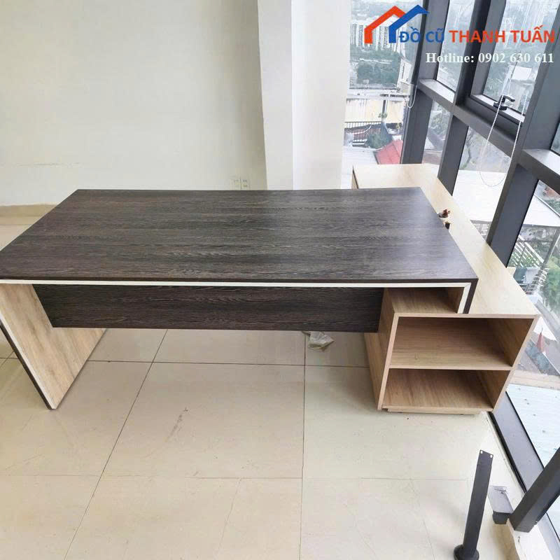 bgdoc-2mx1m6x75cm-gia-2tr8-1 Bàn Giám Đốc Cũ 2Mx1M6 Màu Nâu Kiểu Chữ L Hiện Đại