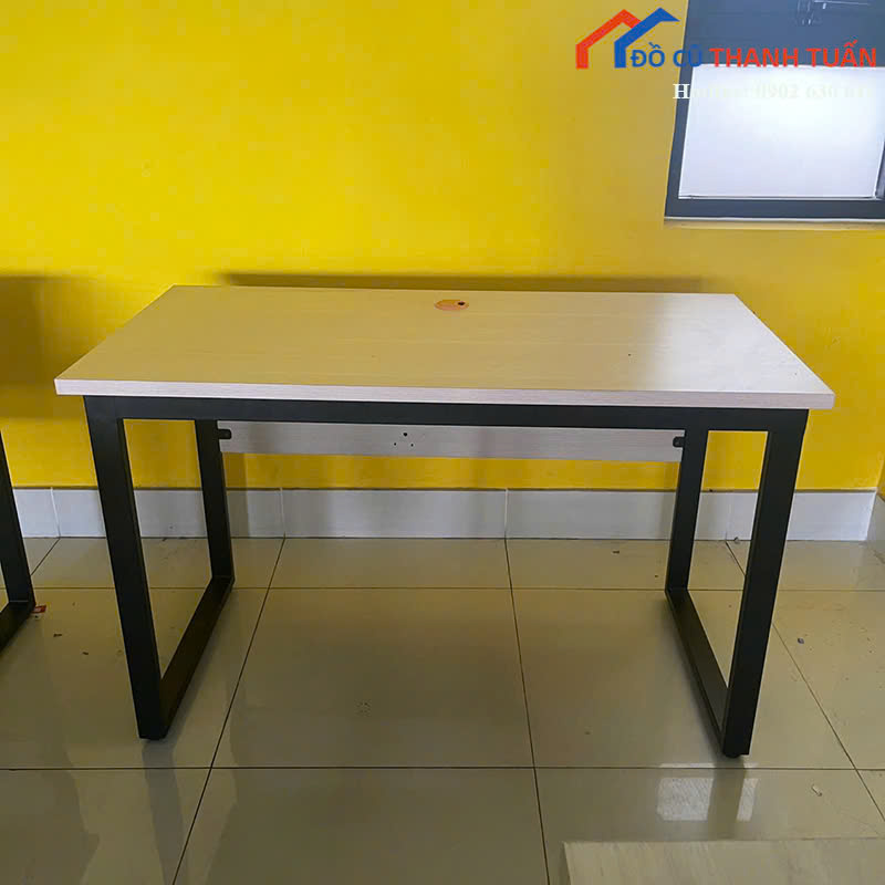 blv-400-2 Bàn Làm Việc Gỗ Cũ Khung Sắt Có Lỗ Đi Dây Tiện Lợi