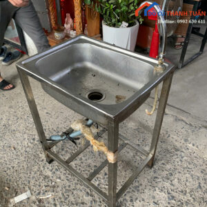 Bồn Rửa Chén Cũ Inox Có Vòi Nước Tiện Dụng
