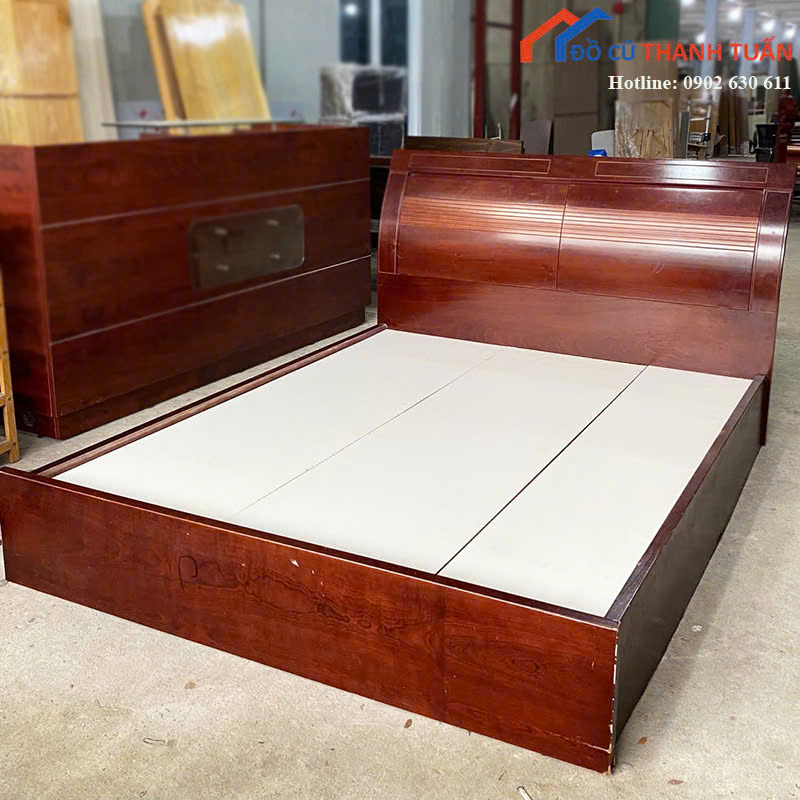 giường 1m6x2m giá 2tr (5)