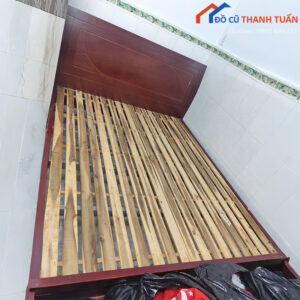 Giường Ngủ Gỗ Cũ 1M6x2M Màu Nâu Sang Trọng