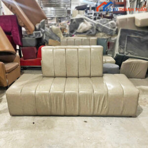 Sofa Cũ Bọc Da Màu Kem Kiểu Dáng Sang Trọng