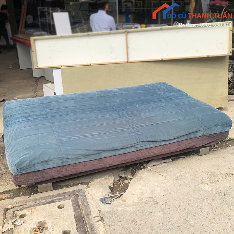 sofa-bed-1tr2-3 Sofa Bed Cũ Bọc Vải Màu Xanh Gấp Gọn Tiện Lợi
