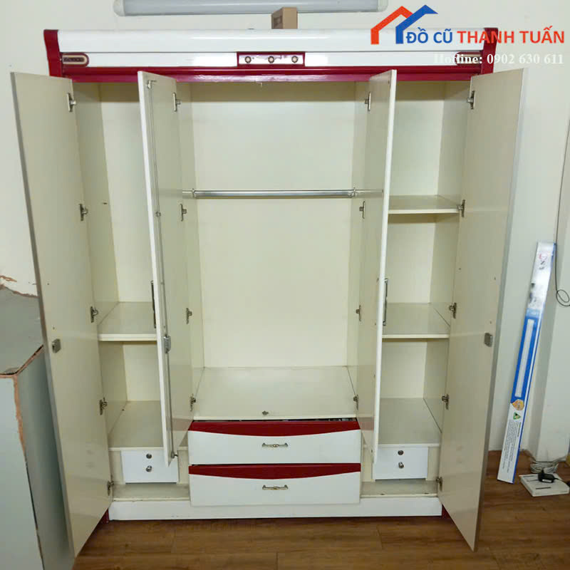 tu-quan-ao-3tr2-2 Tủ Quần Áo Cũ Thiết Kế 4 Cánh Có Hoa Văn Đẹp Mắt