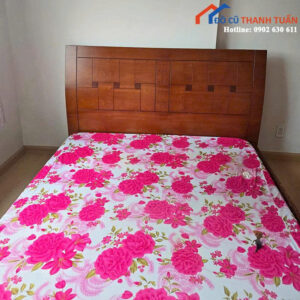 Giường Ngủ Gỗ Cũ Màu Nâu Sang Trọng Giá Tốt