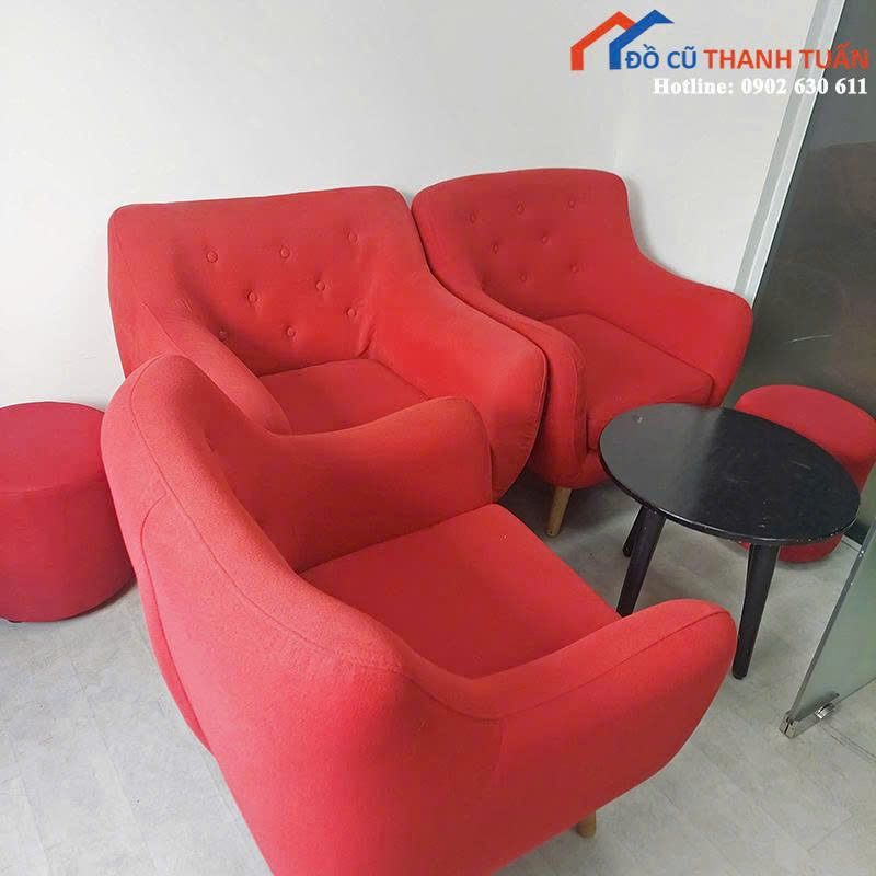 z7076889797465_b46d7c9cacc1a6b230d4d0fce66a2393 Bộ Sofa Cũ Bọc Đệm Màu Đỏ Chân Gỗ Sang Trọng