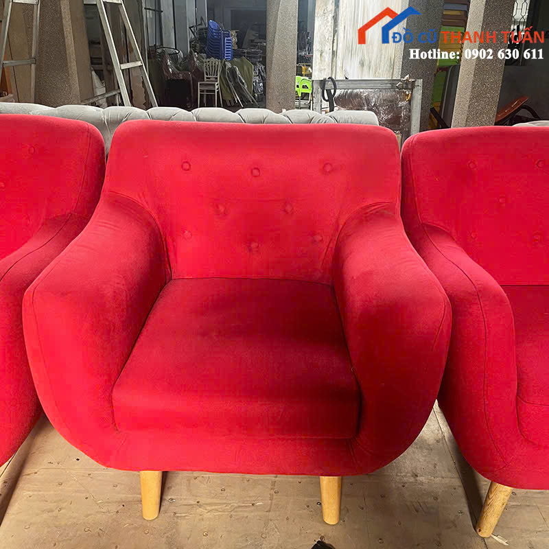 z7077462867553_6dca03a2117c871827d6b88e91ad5ef1 Bộ Sofa Cũ Bọc Đệm Màu Đỏ Chân Gỗ Sang Trọng